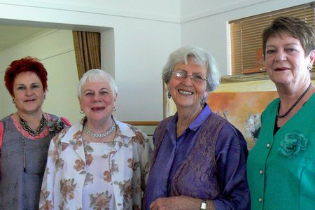 Vlnr is die Bietoubossers Anita Huisamen, Hettie Oosthuizen, Olga Swanepoel en Annette van Zyl  